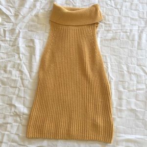 SMALL UO Sleeveless knot turtle neck